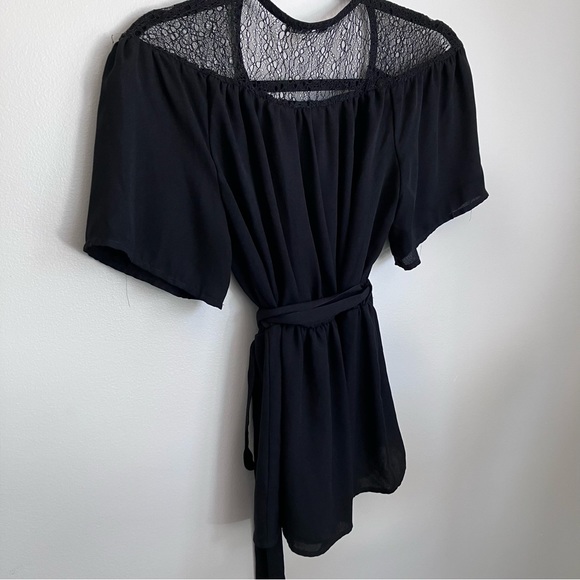 June & Hudson Wrap top with Lace - Picture 5 of 7